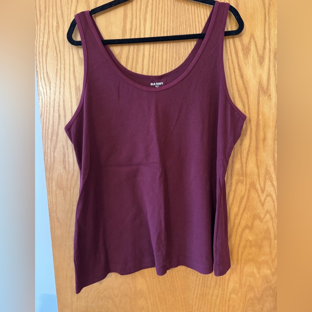Old Navy Women's Burgundy Tank Top